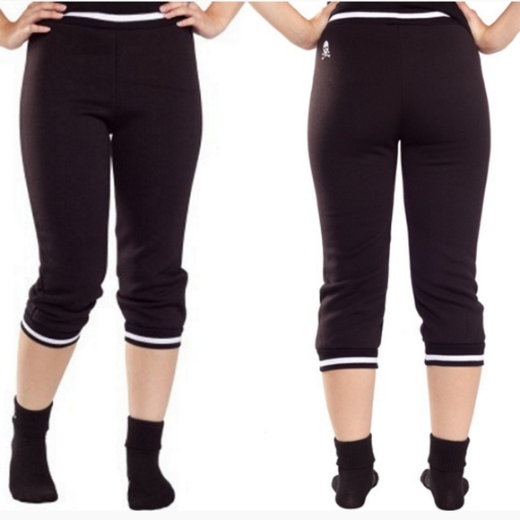 Sourpuss Embroidered Skull & Crossbones on Hip Thick Black Fleece Capri Pants - Picture 3 of 10